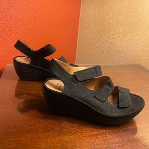 WORN ONCE Clarks Reedly Juno Wedge Sandal in Black Size 7